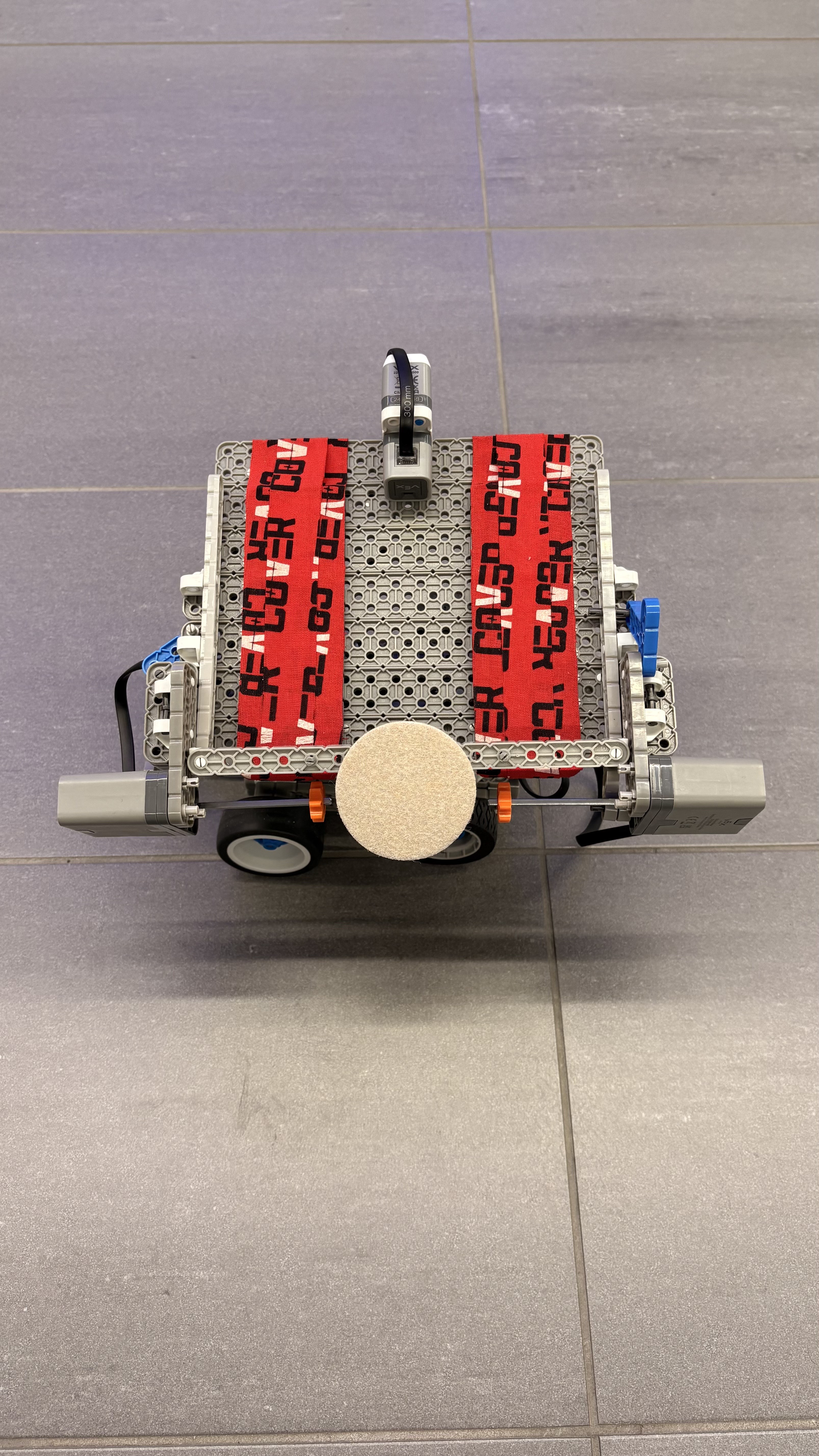 Autonomous color sorter robot on a test surface
